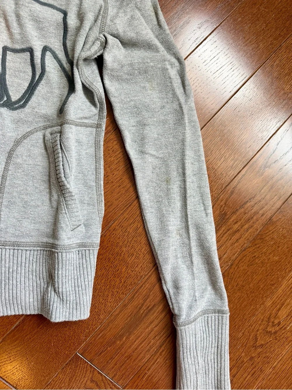 Women’s Abercrombie & Fitch Light Gray Moose Logo Full Zip Hoodie. Size Medium.